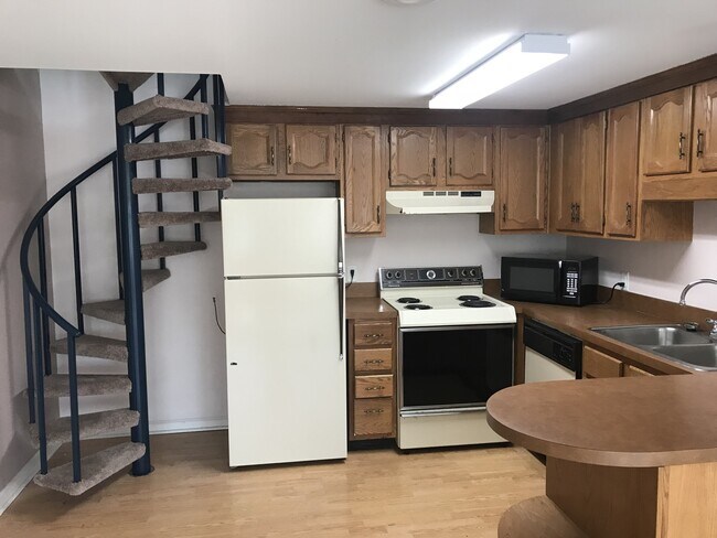 Foto del edificio - 2 Bedroom, 1 Bath, Unfurnished Condo in Sterling Village!