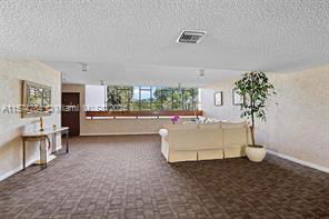 Foto del edificio - 491 Racquet Club Rd
