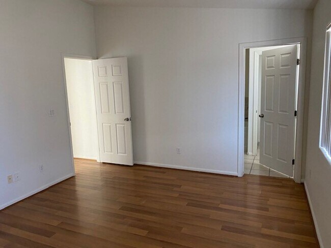 Building Photo - 3 BR 2BA House w/Fenced yard & Garage, Holiday Shores area