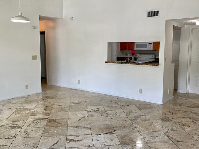 Building Photo - 9733 Westview Dr