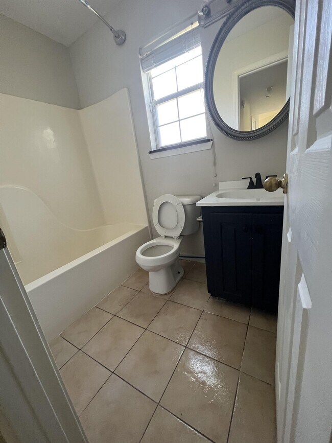 Building Photo - 857 Lyndsi Ln