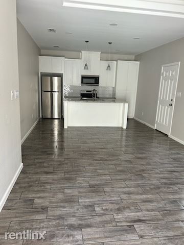 Foto del edificio - 3 br, 2 bath 4plex - 5800 Sandpiper Avenue 4