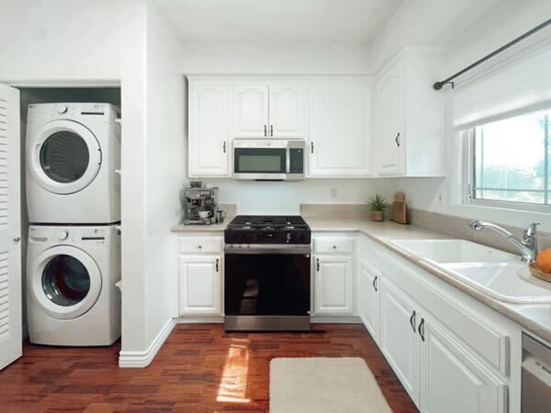 Primary Photo - Gorgeous 2 Bed in Fire Mountain with Amazi...