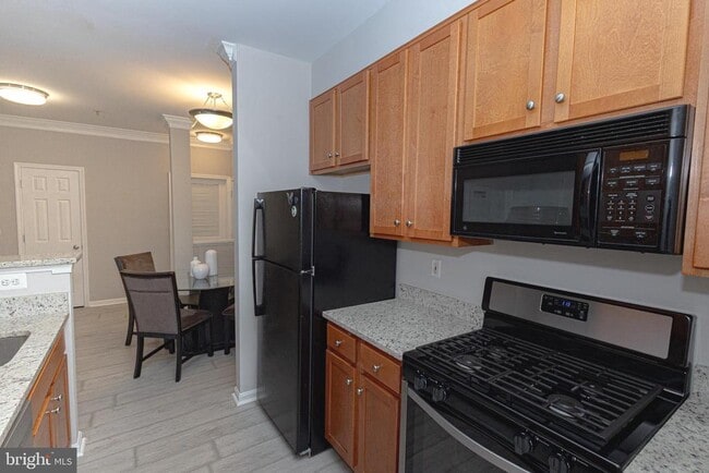 Foto del edificio - 4854 Eisenhower Ave