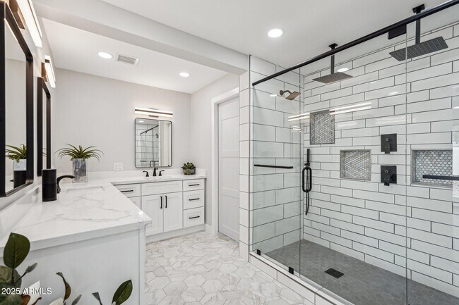 Foto del edificio - 13216 N 48th Pl