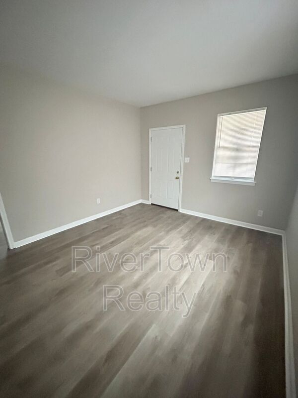 Building Photo - 1213 Looney Ave