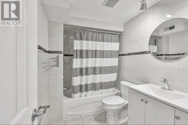 Building Photo - 4050 Dunmow Crescent