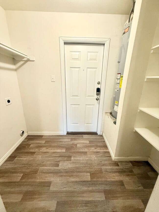 Foto del edificio - 3-bed/2-bath built in 2020!