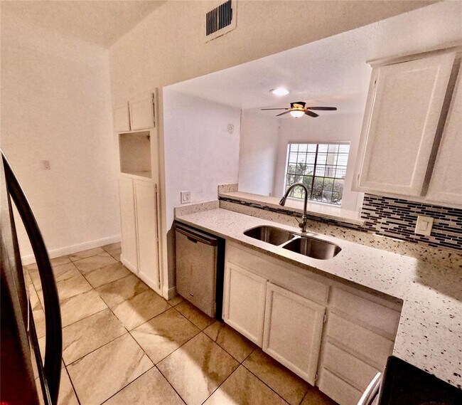 Building Photo - 8723 Victorian Village Dr