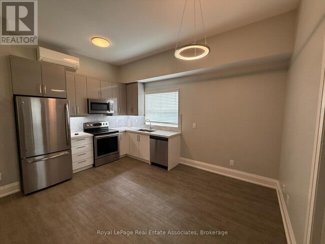 Building Photo - 2548 Eglinton Ave W