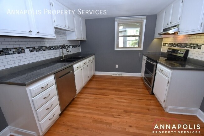 Building Photo - 700 mount alban drive
