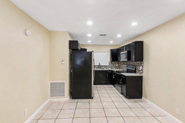 Foto del edificio - 7901 NW 33rd St