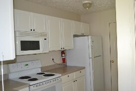 Kitchen - 2851 S Walnut St