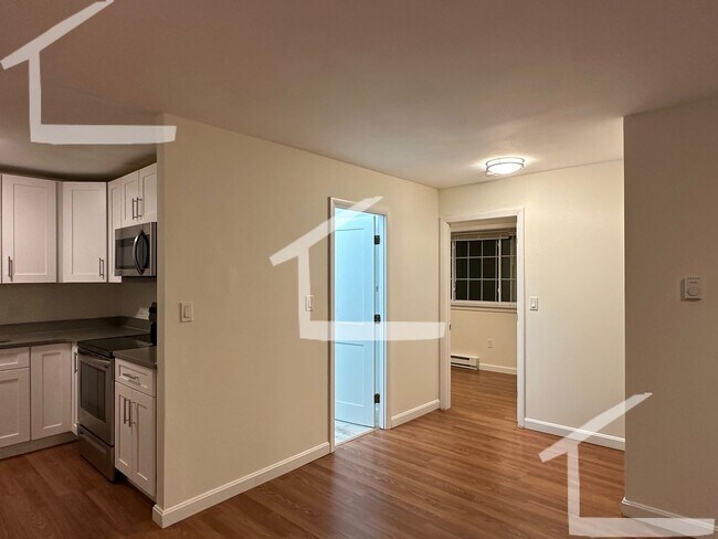 Building Photo - Large Renovated Unit in Brighton. Stainles...