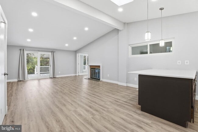 Foto del edificio - 6616 Beverly Ave