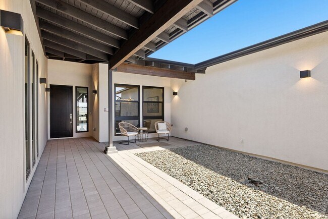 Building Photo - 5505 E Edgar Wy