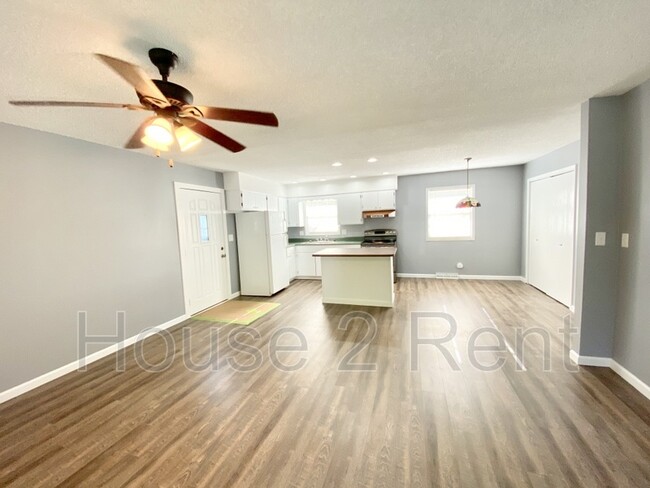 Building Photo - 410 S Aikman St