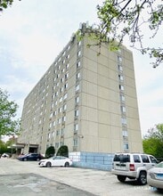 Building Photo - 120 Huntington Turnpike