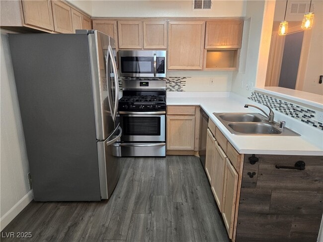 Building Photo - 3168 Tarpon Dr