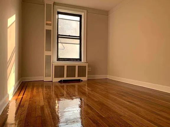 Building Photo - "Chic Urban Retreat: Cozy 1-Bedroom Condo in Vibrant Astoria!"