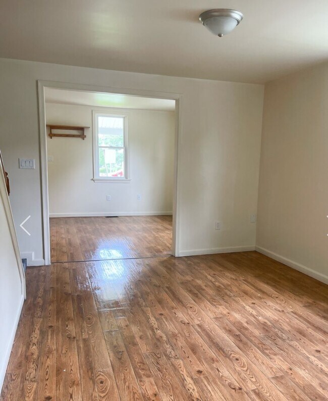 Foto del edificio - 303-305 E. Maple Street