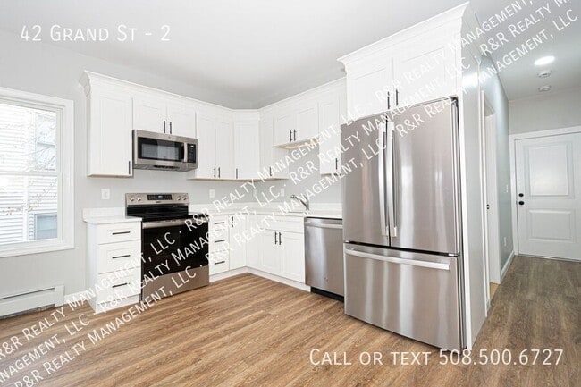 Building Photo - 42 Grand St