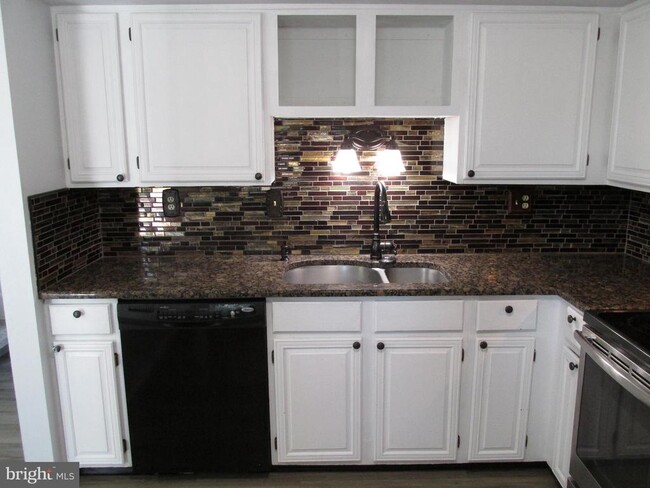 Building Photo - 4906 Berryhill Cir