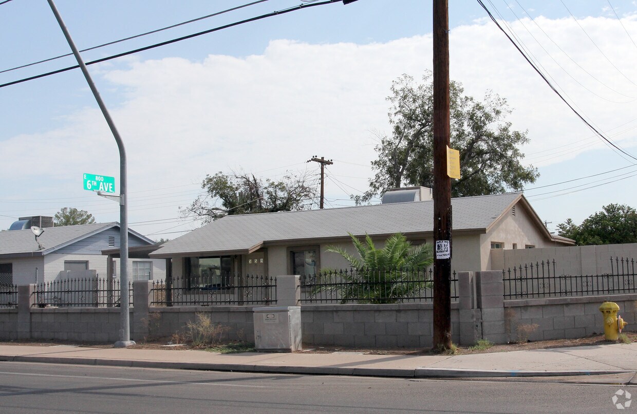 Building Photo - 559 S Bellview