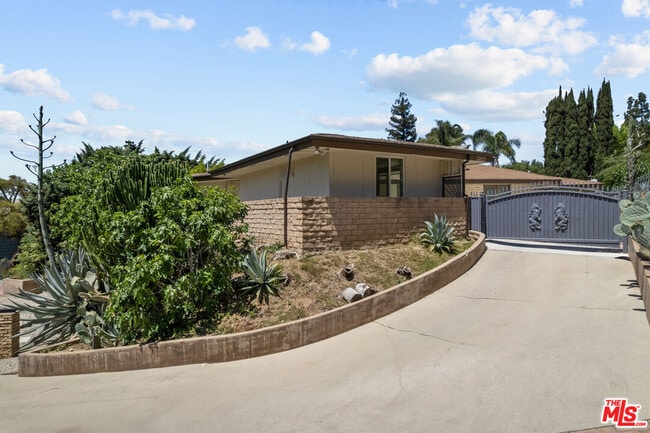 Building Photo - 10421 Beckford Ave