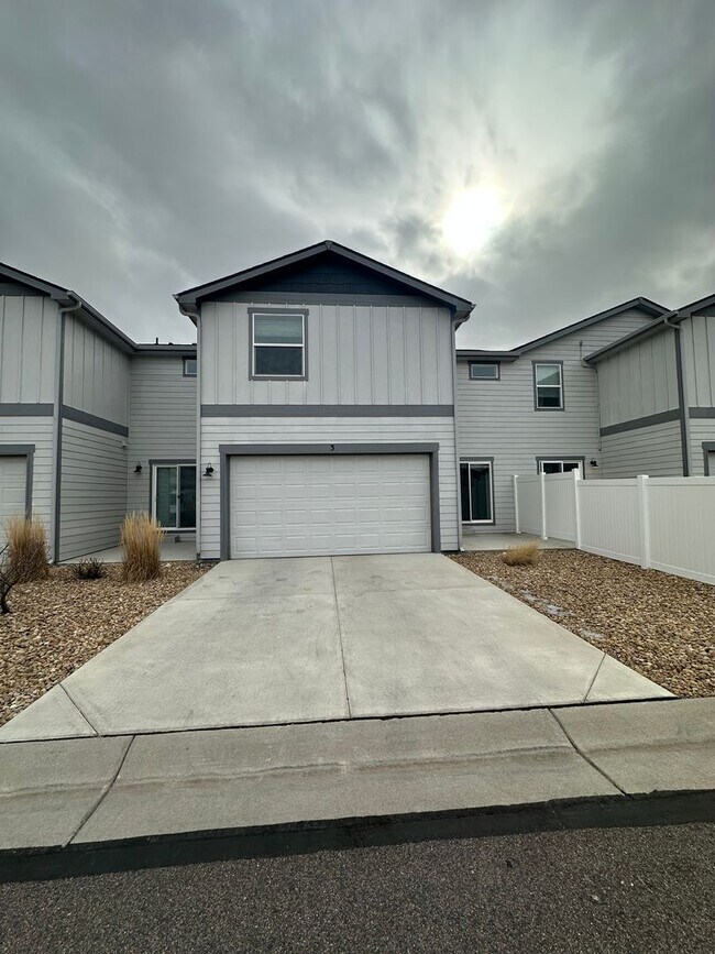 Foto del edificio - Amazing 3 bedroom townhome in Windsor!