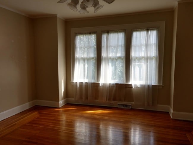 Building Photo - 3538 Linwood Ave