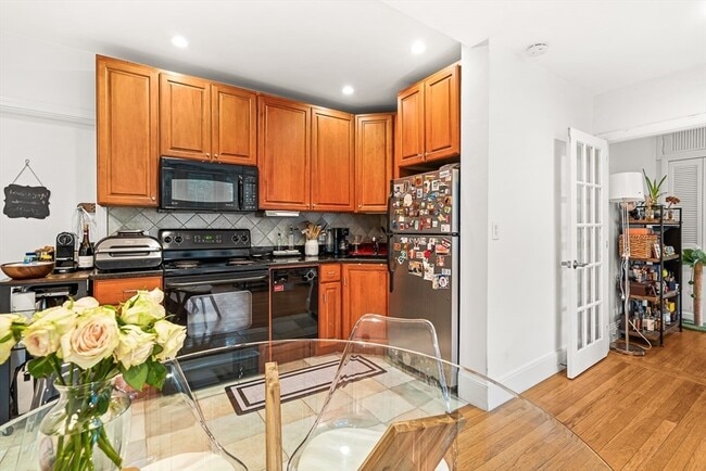 Building Photo - 48 Robinwood Ave