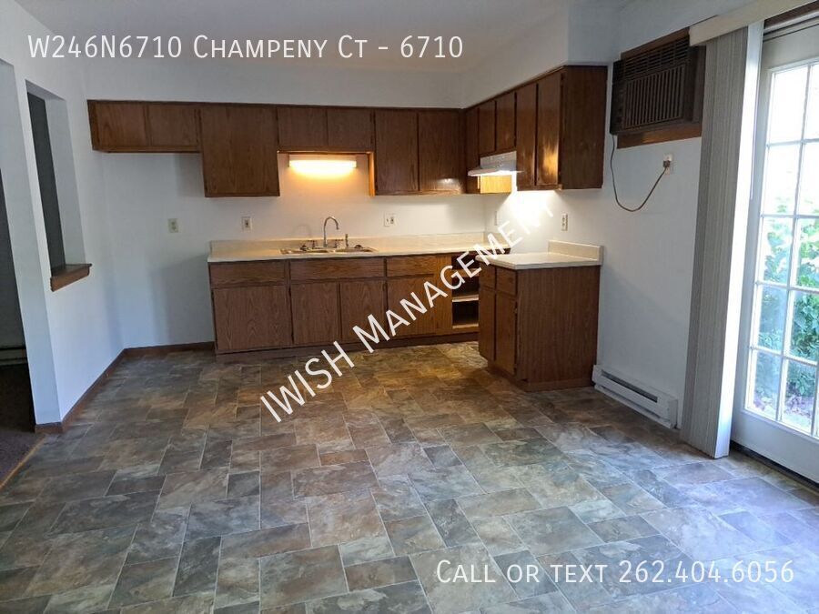 Foto del edificio - W246N6710 Champeny Ct