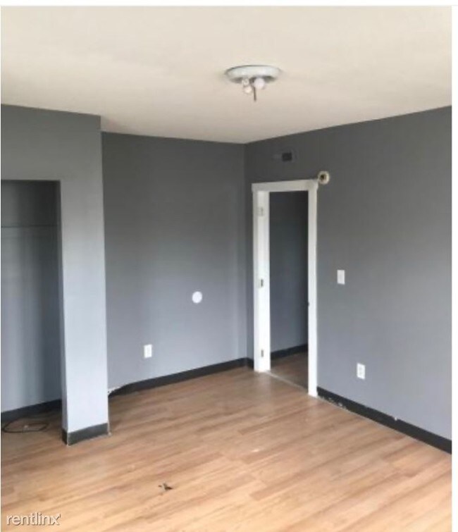 Building Photo - 3 br, 1 bath Apartment - 5 Hill St A Unit A
