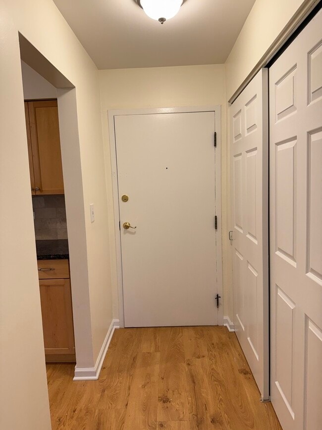 Building Photo - 2600 Brookwood Way Dr