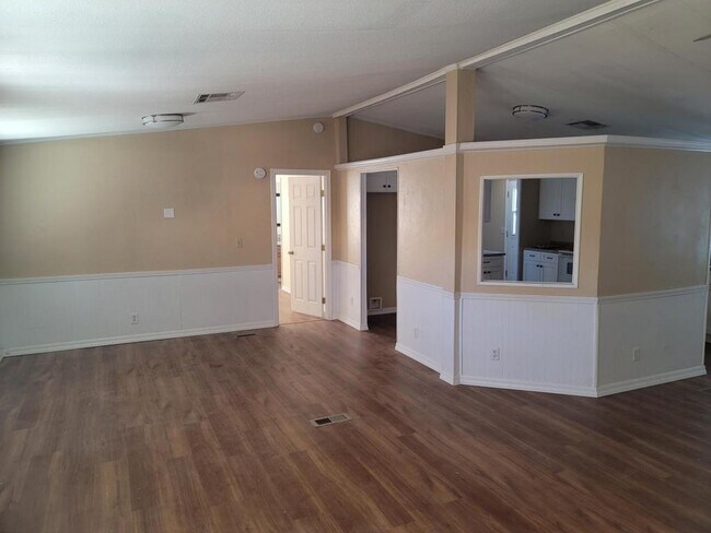 Building Photo - 209 Cypress Ave