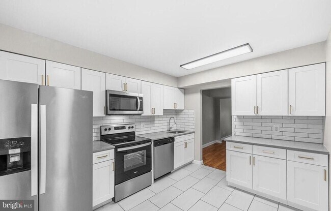 Foto del edificio - 19728 Wootton Ave