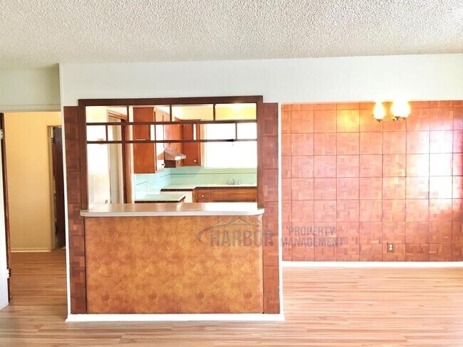 Building Photo - 5642 Angeles Vista Blvd