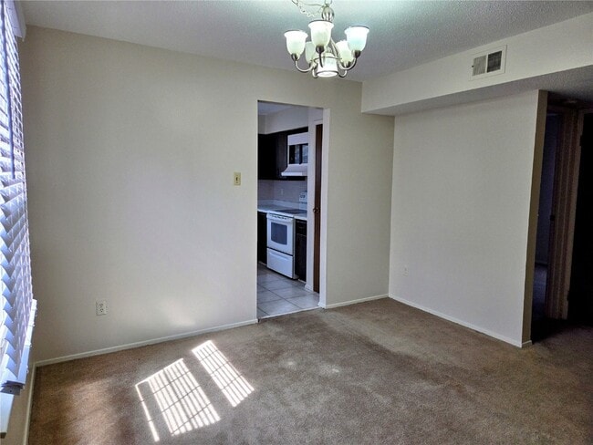Building Photo - 13415 Land O Woods Dr