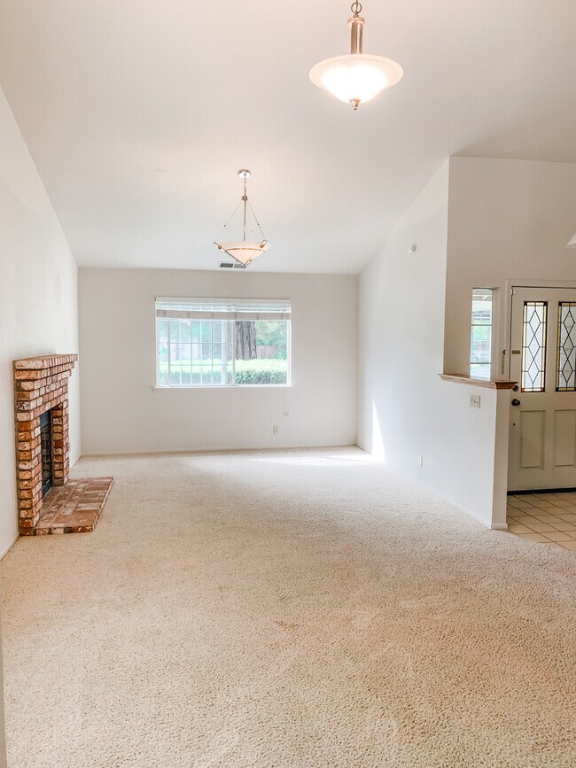 2629 Lakewest Dr, Chico, CA 95928 House Rental in Chico, CA