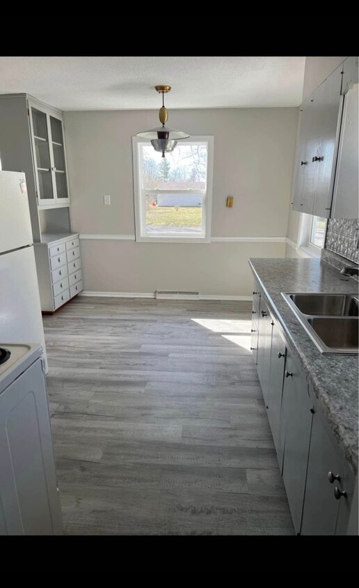 Building Photo - 409 E Lincoln St