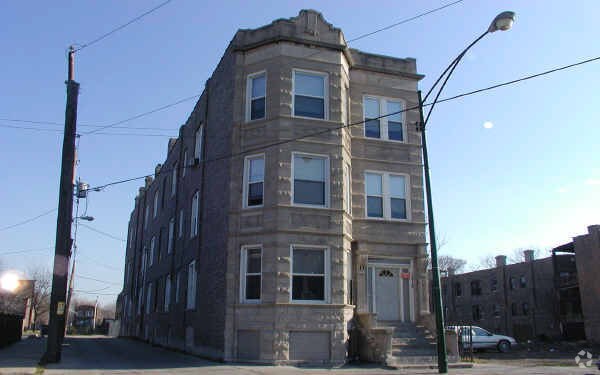 Primary Photo - 1215 S Homan Ave