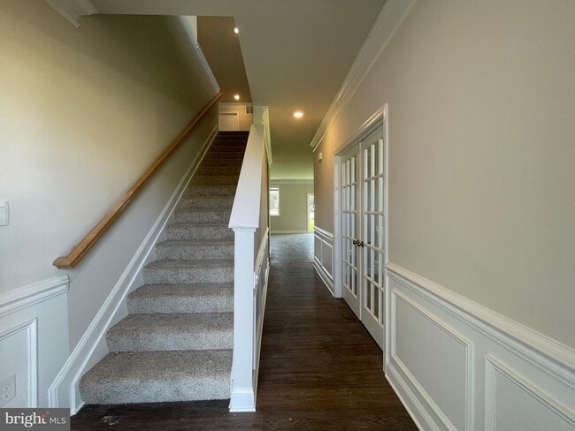 Building Photo - 33016 Blue Iris Rd