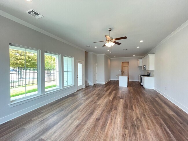 Foto del edificio - Brand new in Dawson Bluff and move in ready!