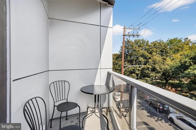 Building Photo - 2050 Frankford Ave