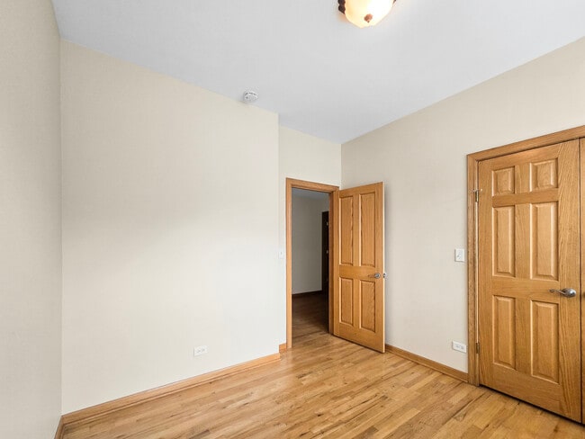 Building Photo - 4904 N Drake Ave