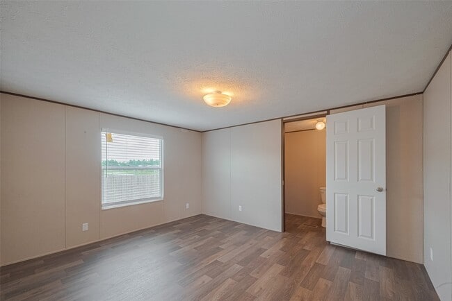 Building Photo - 929 County Rd 5806