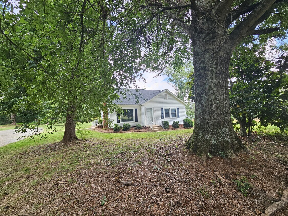 Foto principal - 1129 Costner Rd
