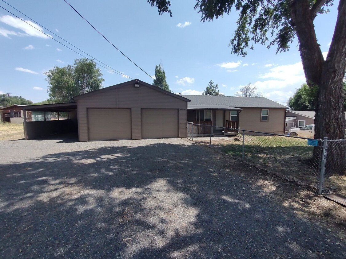 Primary Photo - 3 Bedroom 2 Bath House