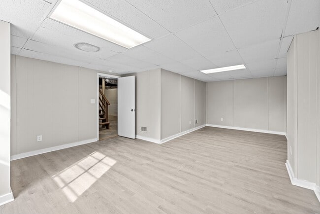 Building Photo - 1321 5 Mile Rd